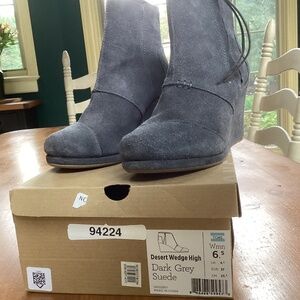 Tom’s Desert Wedge High, dark gray suede, size 6.5